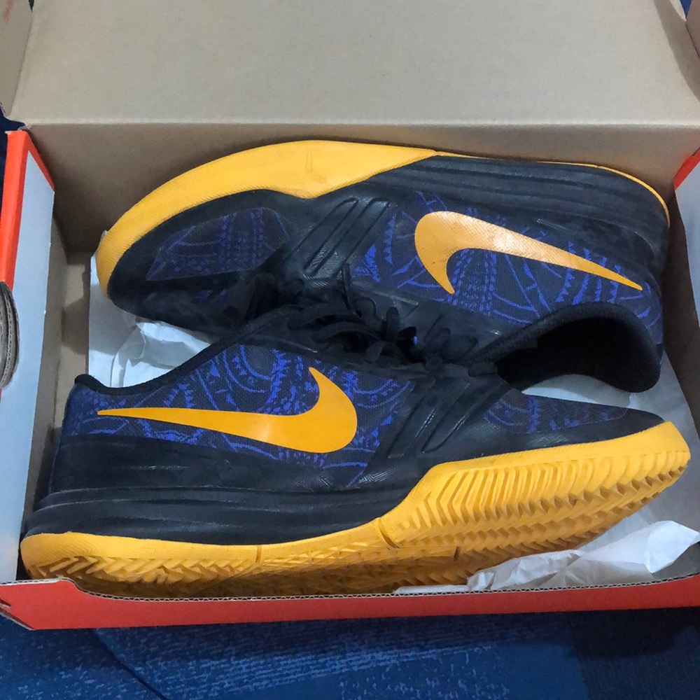 Nike Kobe Mentality sneakers size 5y